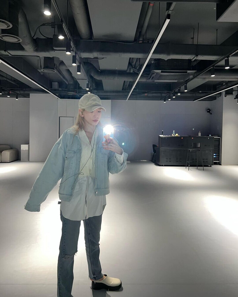 220319 Taeyeon Instagram Update documents 5