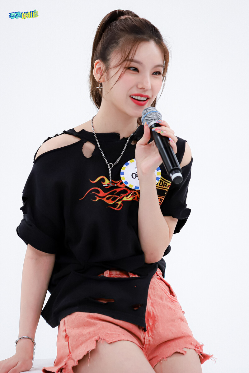 220720 MBC Naver - ITZY at Weekly Idol documents 2