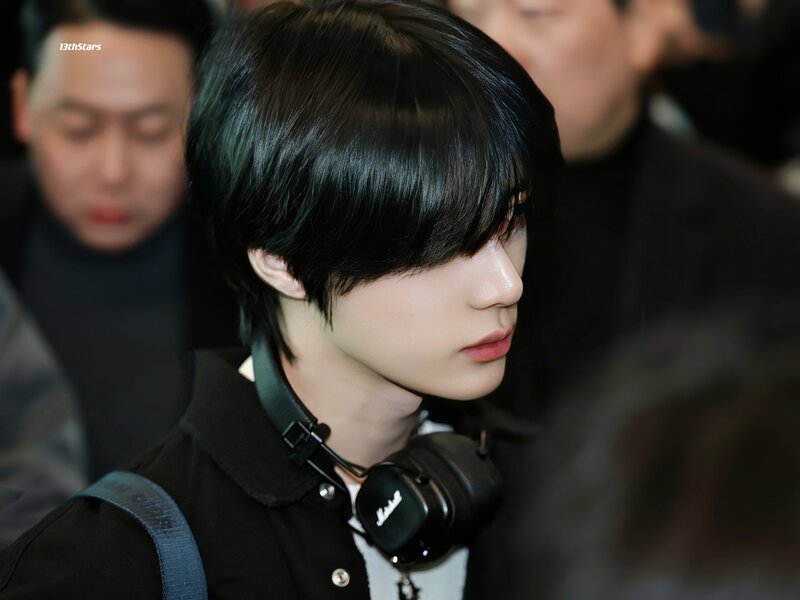 240117 TXT Beomgyu at Incheon International Airport documents 5