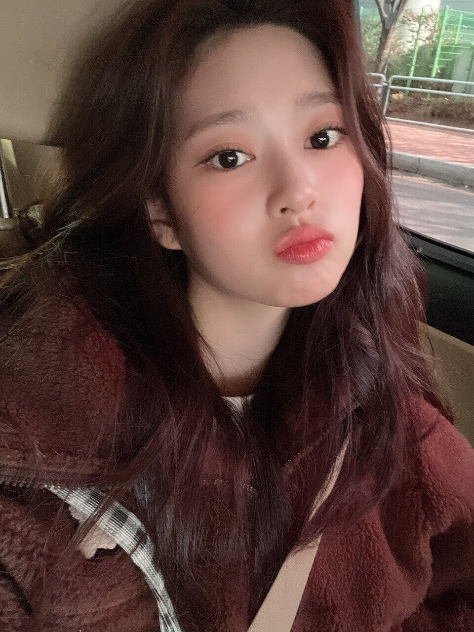 220326 Kim Minju Twitter Update | kpopping