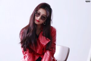 200522 SOOP Management Naver Update - Bae Suzy for CARIN Glasses CF Behind