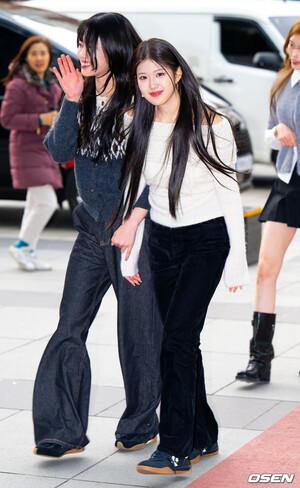 241205 izna Yoon Jiyoon & Koko on their way to SBS Radio Power FM Cultwo Show