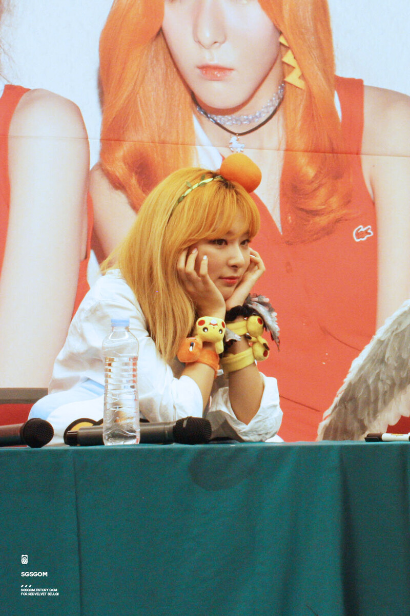 160925 Red Velvet Seulgi at Bundang 'Russian Roulette' Fansign documents 15