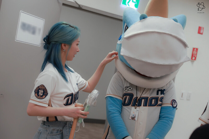 210518 Yuehua Naver Post - EVERGLOW at NC Dinos Baseball Game Behind documents 4