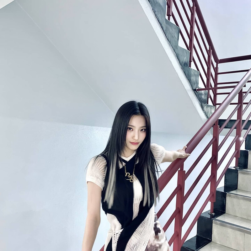 210530 fromis_9 Saerom Instagram Update documents 4