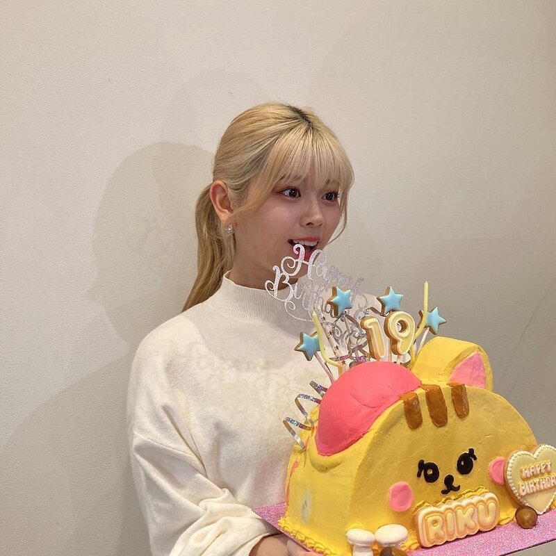 211026 - NiziU Instagram Update: Riku's Birthday documents 3