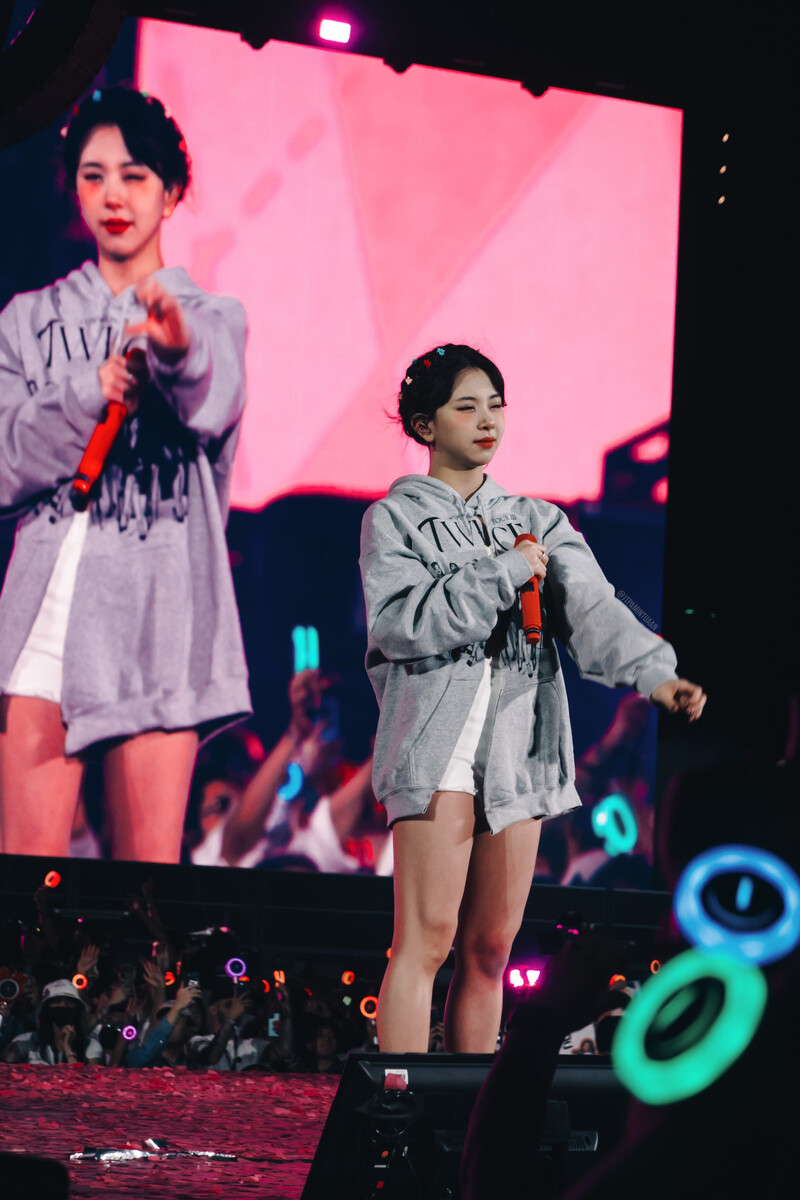 220514 TWICE Chaeyoung - 4th World Tour ‘Ⅲ’ Encore in Los Angeles Day 1 documents 2