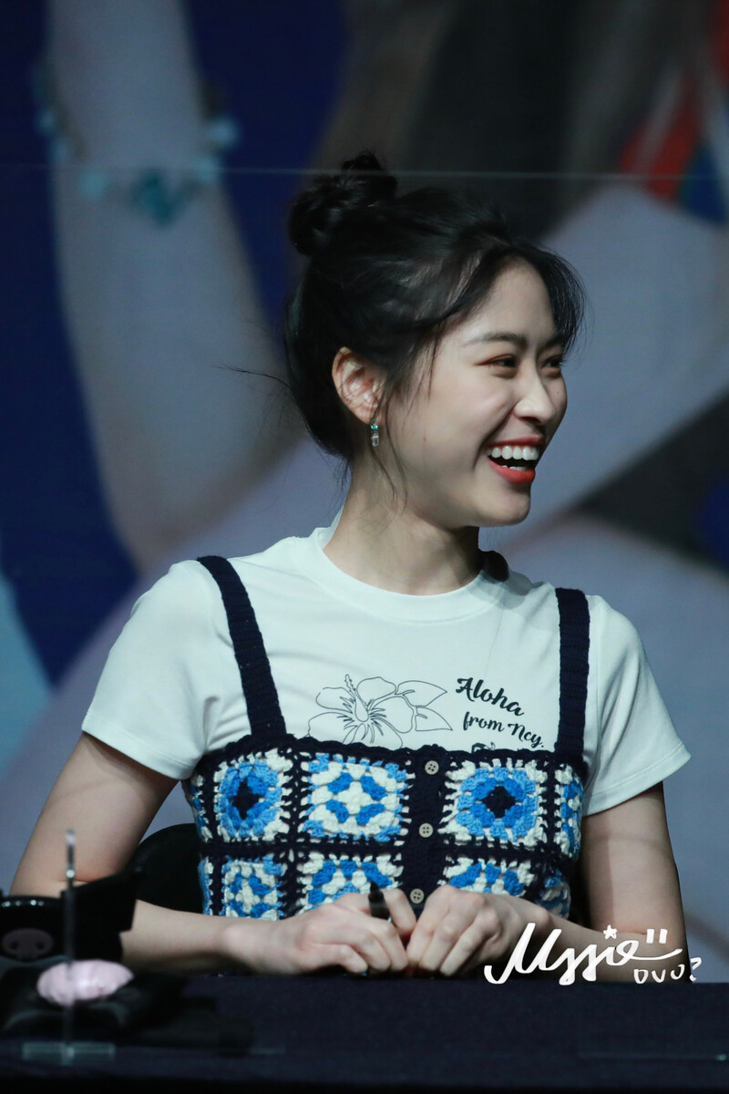 220813 ITZY Ryujin documents 11