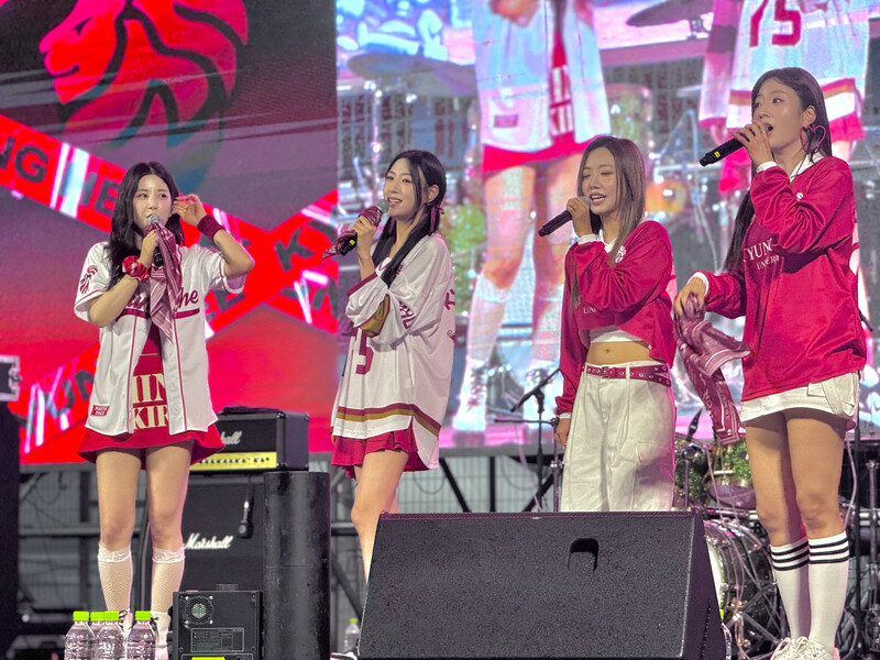 240926 APINK - at 'Kyung Hee University' Festival documents 10