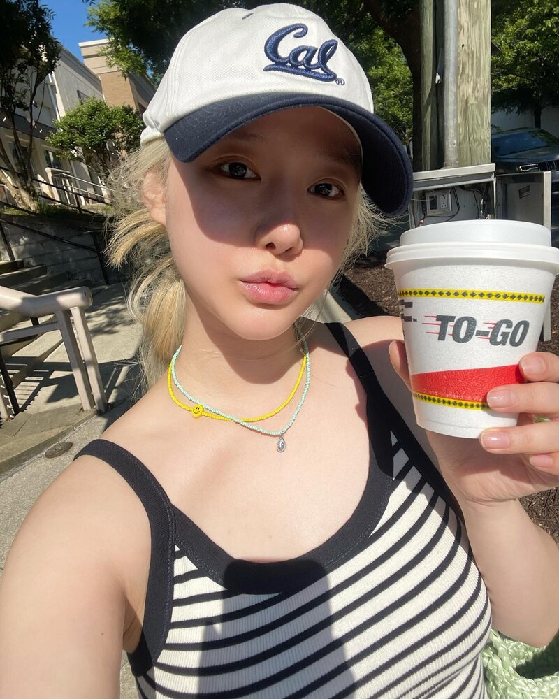 220716 Brave Girls Minyoung Instagram Update documents 1