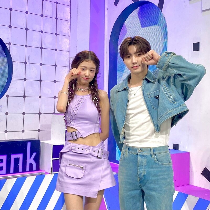 220903 Music Bank Twitter Update - Wonyoung & Sunghoon documents 1