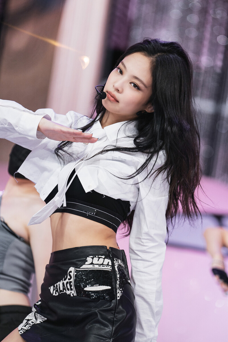 220925 BLACKPINK Jennie - 'Shut Down' at Inkigayo documents 7