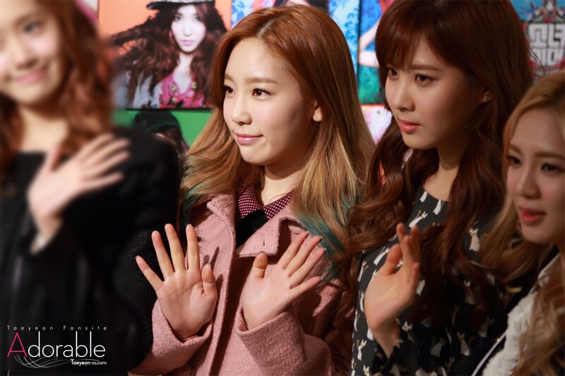 130102 Girls' Generation Taeyeon at SM Pop-up store documents 4