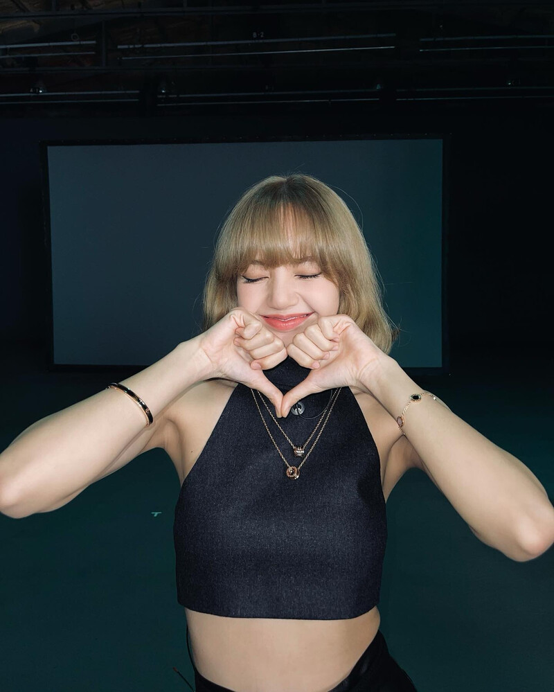 210807 - LISA Instagram Update documents 4