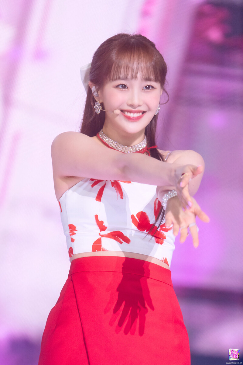 220626 LOONA Chuu - 'Flip That' at Inkigayo documents 1