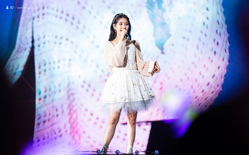 220917 IU - 'The Golden Hour' Concert documents 12