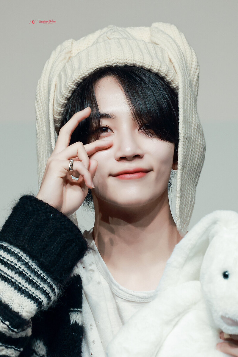 230506 SEVENTEEN Jeonghan at Joeun Music Fansign Event documents 3