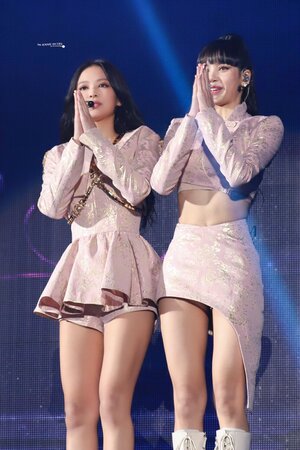 221015 BLACKPINK Jennie & Lisa - 'BORN PINK' Concert in Seoul Day 1