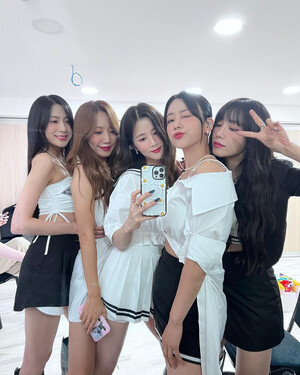 230723 APINK from Chorong, Eunji Instagram update - 'Be You 3 in Manila, Philippines'