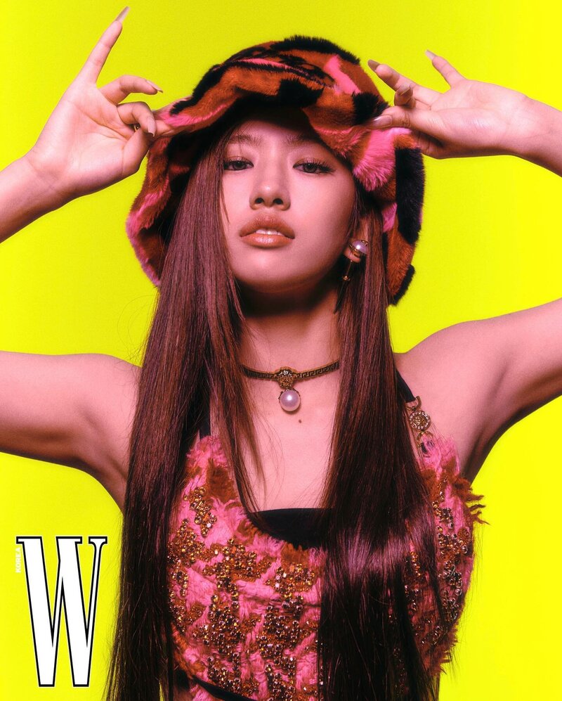 220819 IVE Yujin for W Korea x Versace 2022 FW Collection documents 4