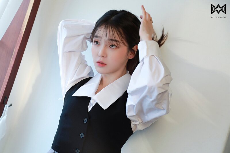 221007 WM Naver Post - OH MY GIRL Sunghee 'Big Issue' Photoshoot documents 19