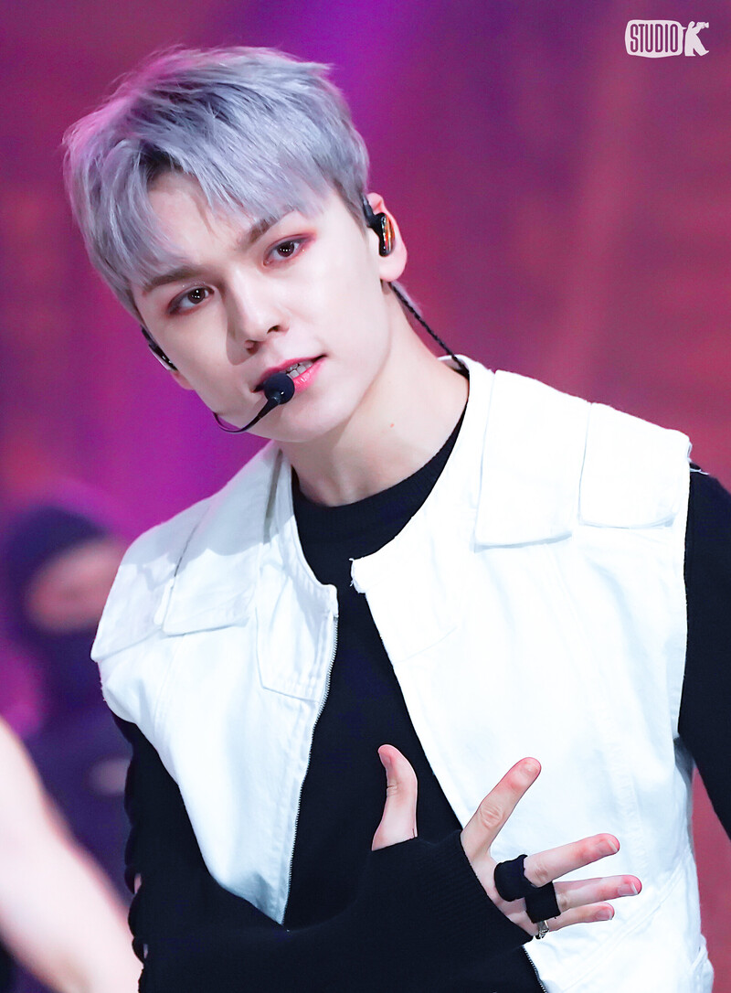 230428 SEVENTEEN Vernon - 'Super' at Music Bank documents 1