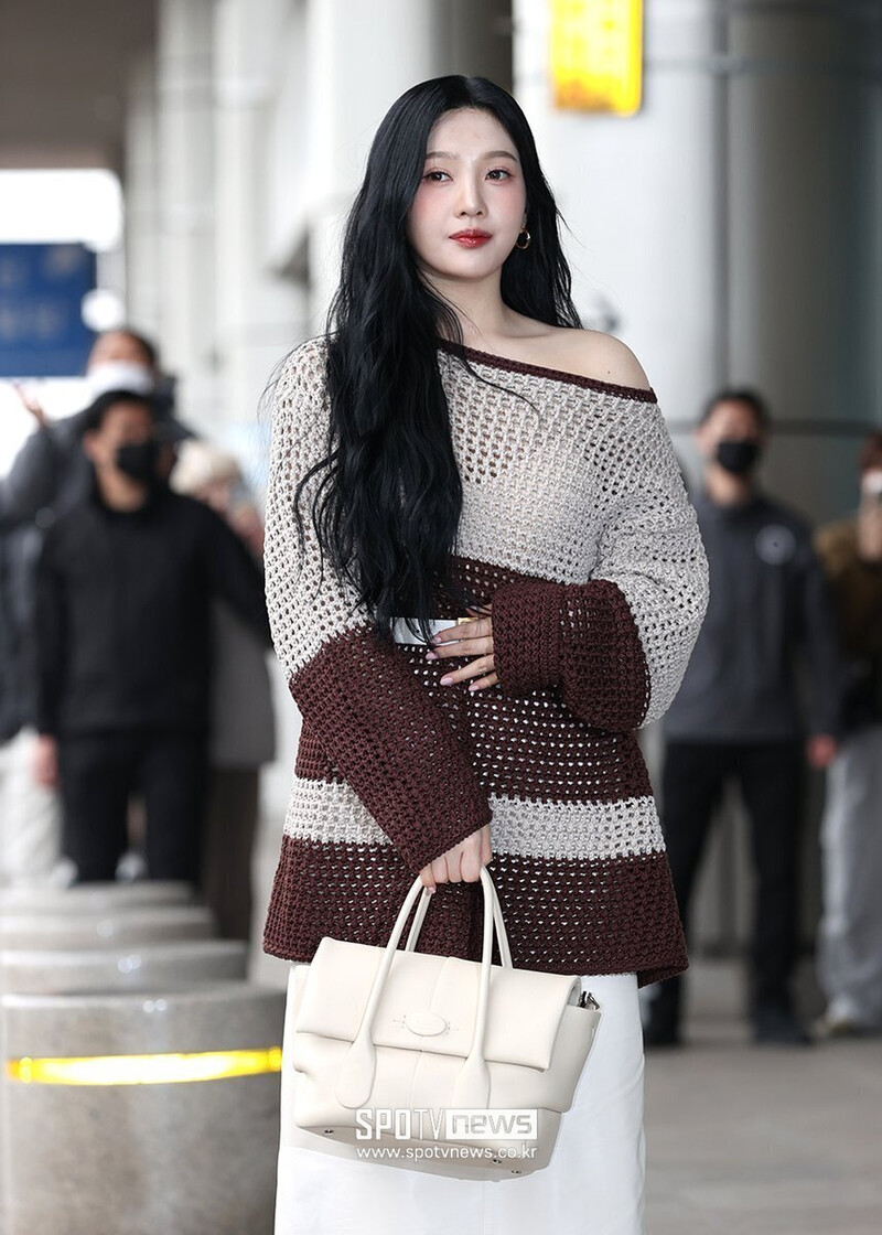 240220 JOY at Gimpo International Airport documents 11