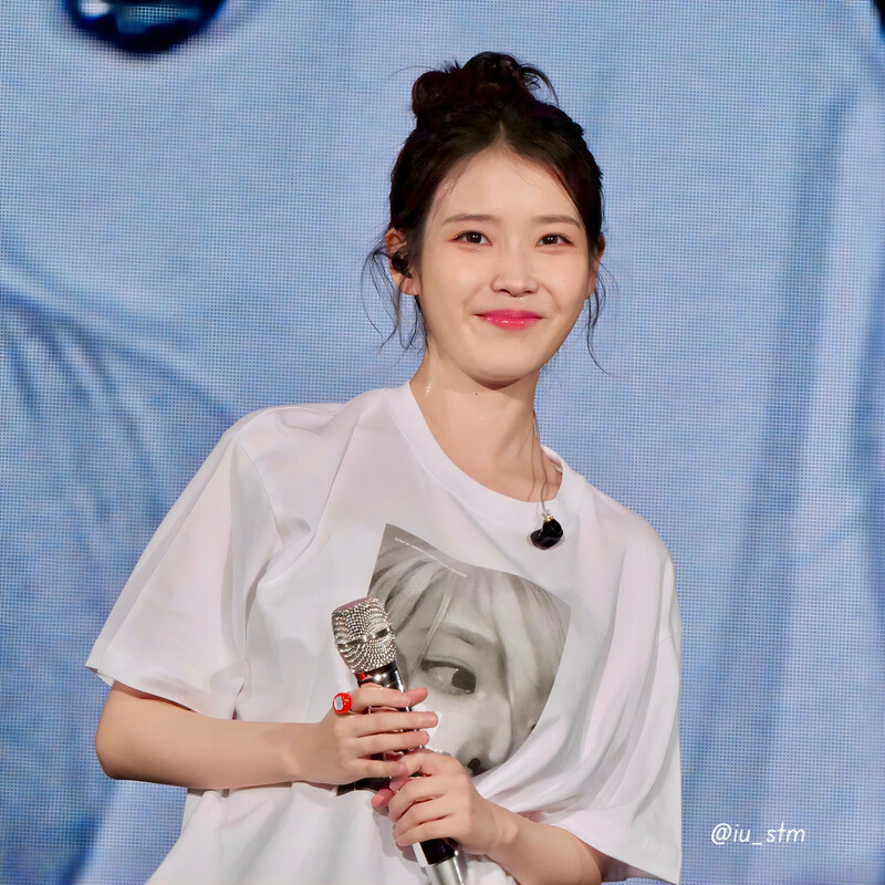 240706 IU - ‘H.E.R.’ World Tour in Osaka Day 1 documents 10