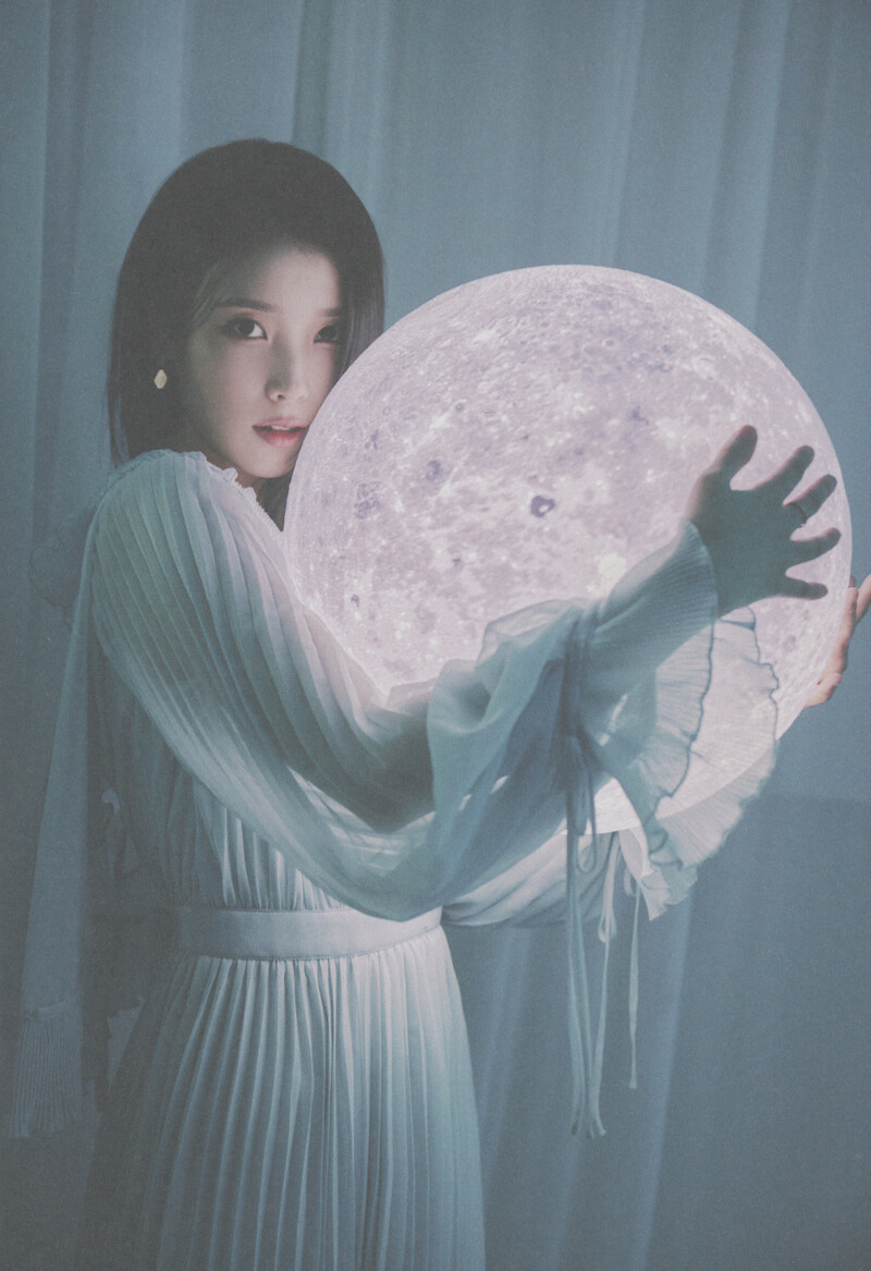 IU 2023 Season's Greetings (Scans) documents 3