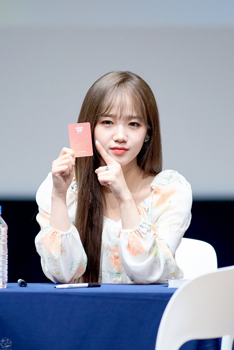 190824 Weki Meki Yoojung at 'WEEK END LOL' Hongdae Fansign documents 1