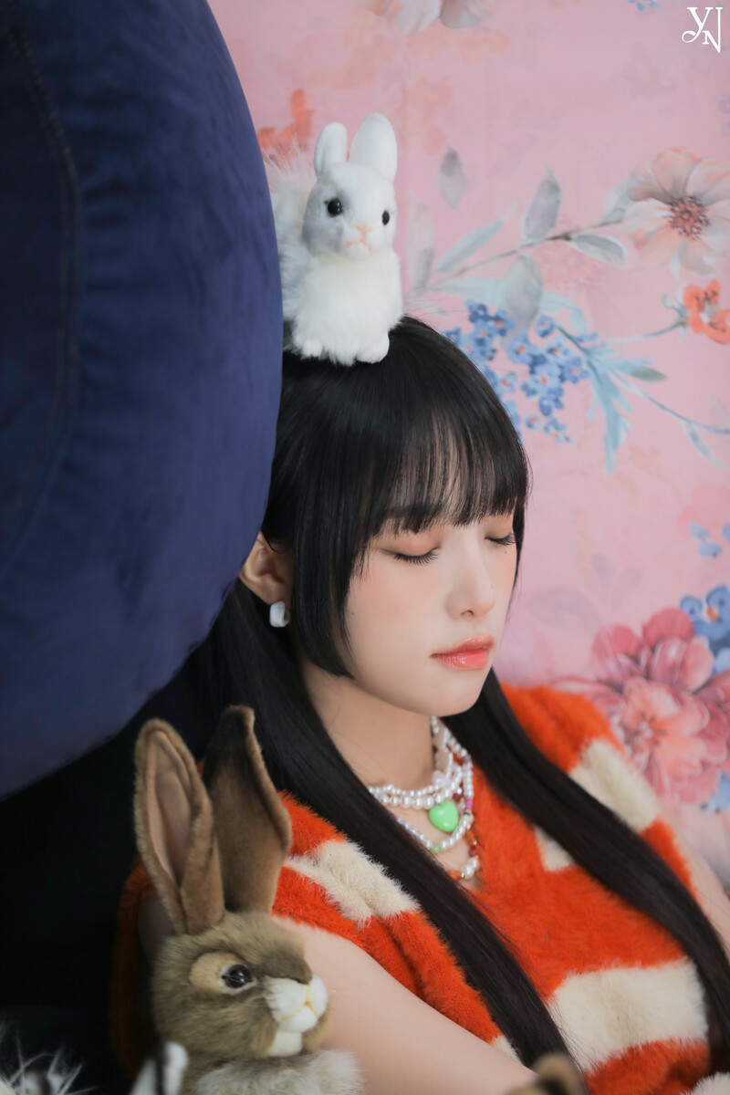 230405 YUEHUA Entertainment Naver Update - YENA - KNIGHT Magazine Behind The Scenes documents 9