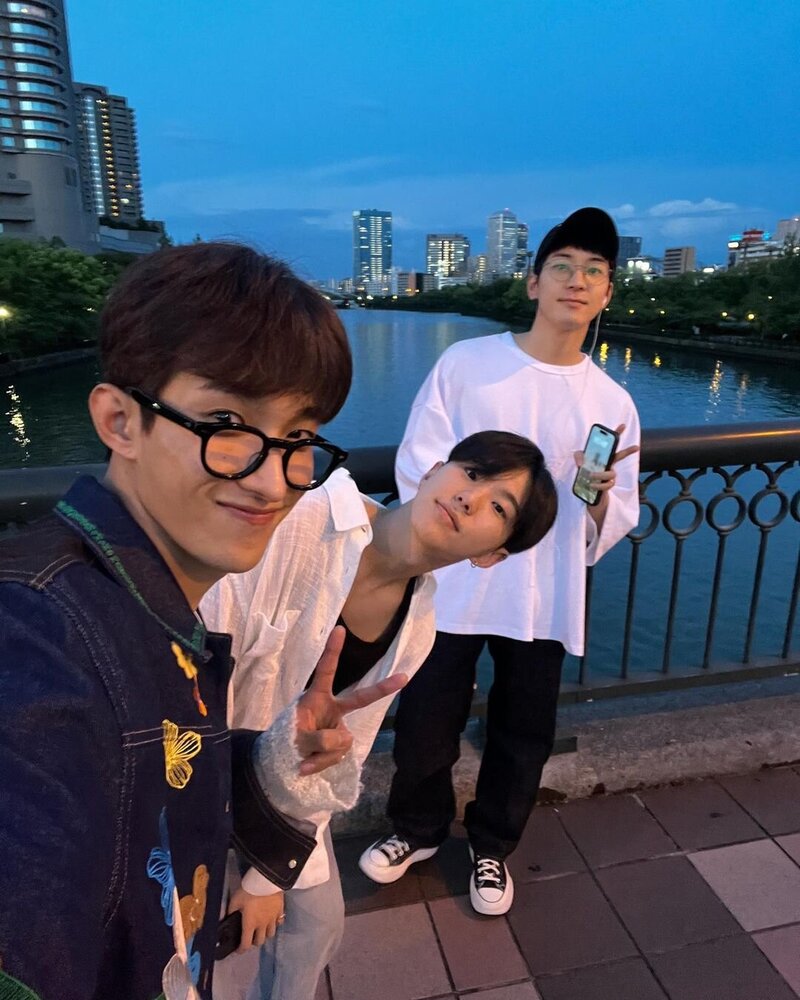 230515 SEVENTEEN Hoshi Instagram Update with DK and Wonwoo documents 1