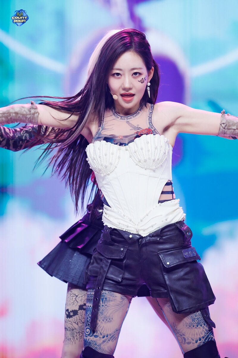 240404 KISS OF LIFE Julie - 'Midas Touch' at M COUNTDOWN documents 1