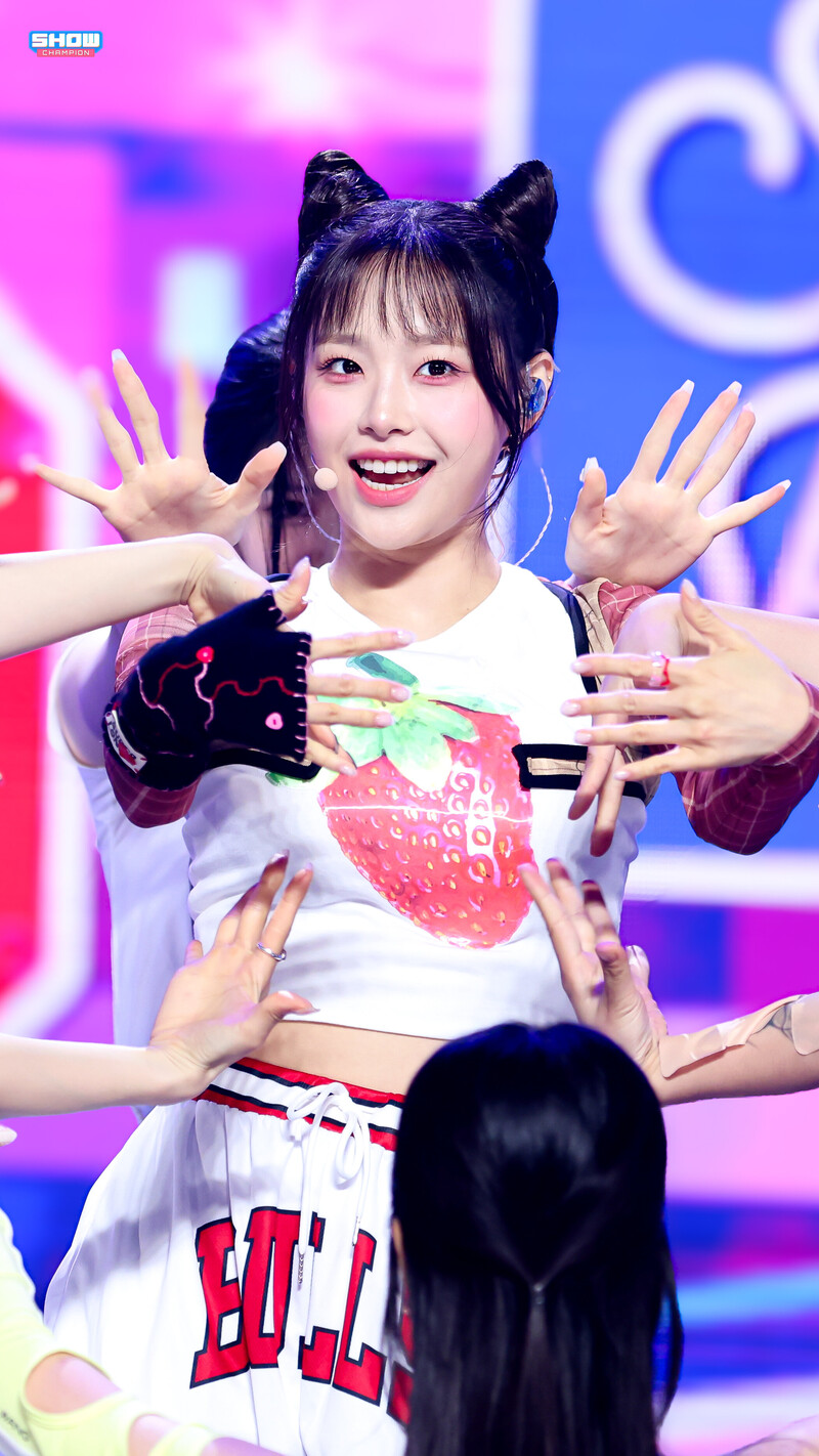 240626 Chuu - "Strawberry Rush" at Show Champion documents 8