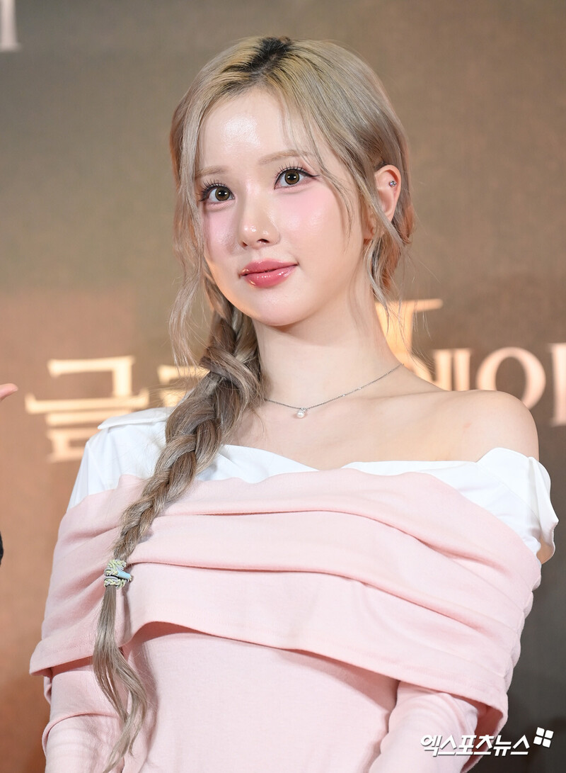 241105 VIVIZ Eunha at the VIP Premiere of ‘Gladiator II’ documents 1