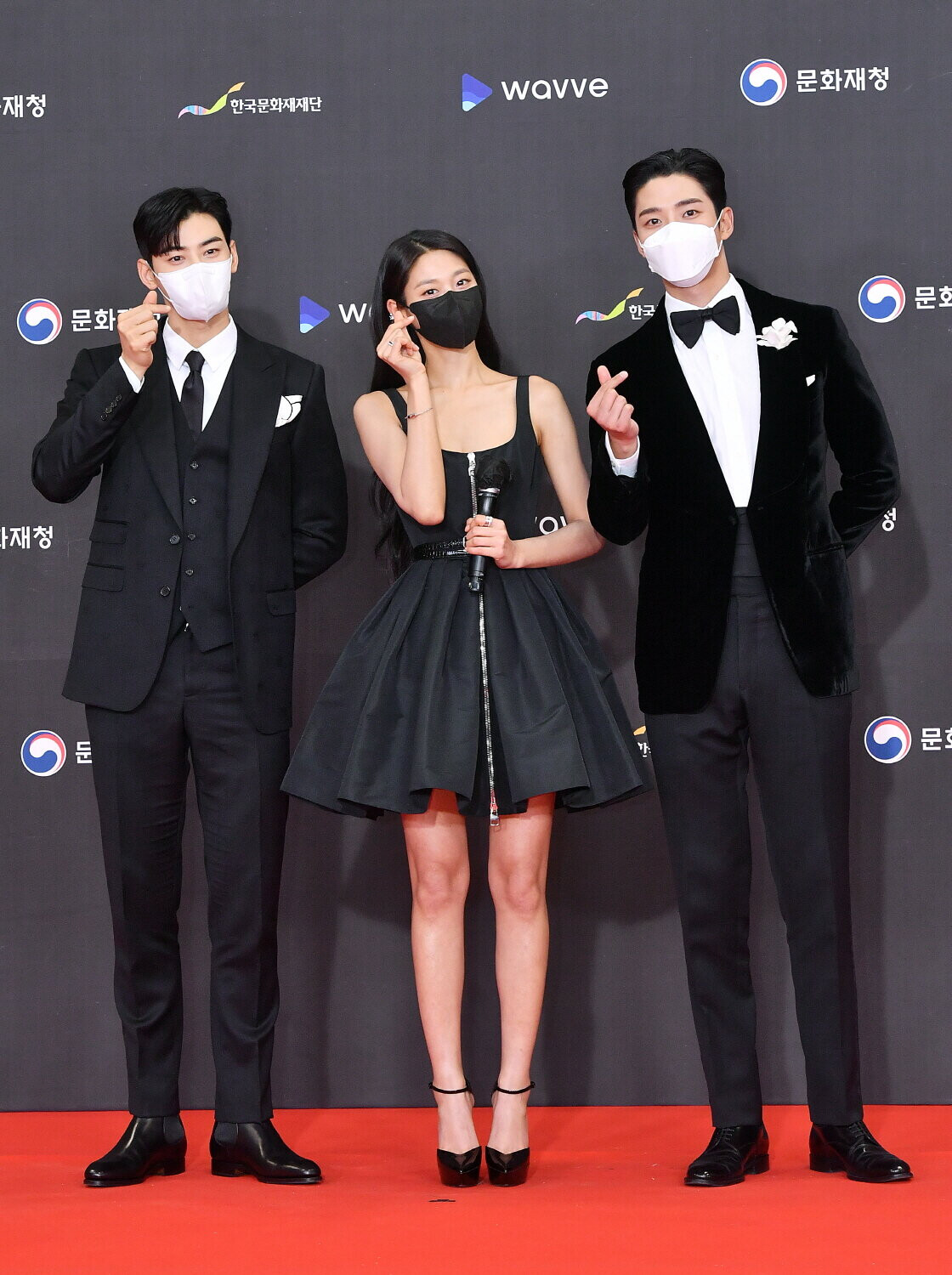 211217 MCs Cha Eunwoo Seolhyun Rowoon at KBS Song Festival Red