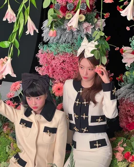 221121 LE SSERAFIM Sakura Instagram Update with Eunchae