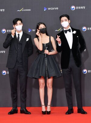 211217 MCs Cha Eunwoo, Seolhyun & Rowoon at KBS Song Festival Red Carpet