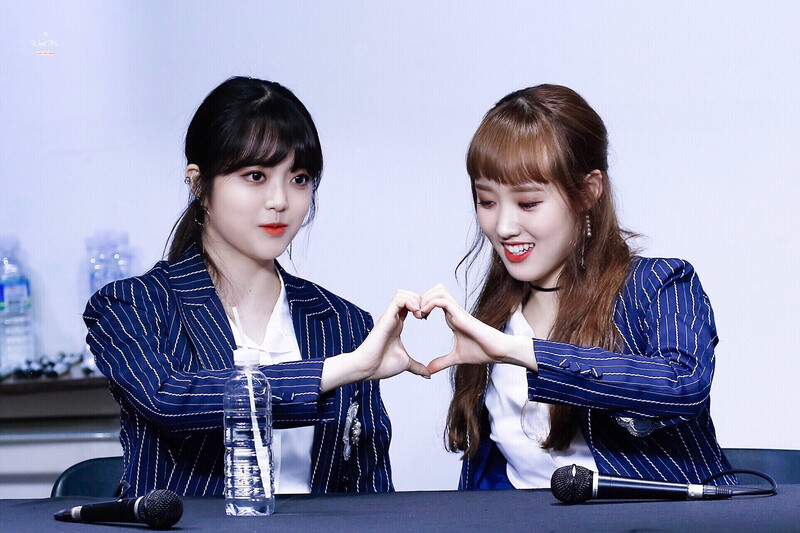 180310 Weki Meki at Seocho 'Lucky' Fansign documents 3