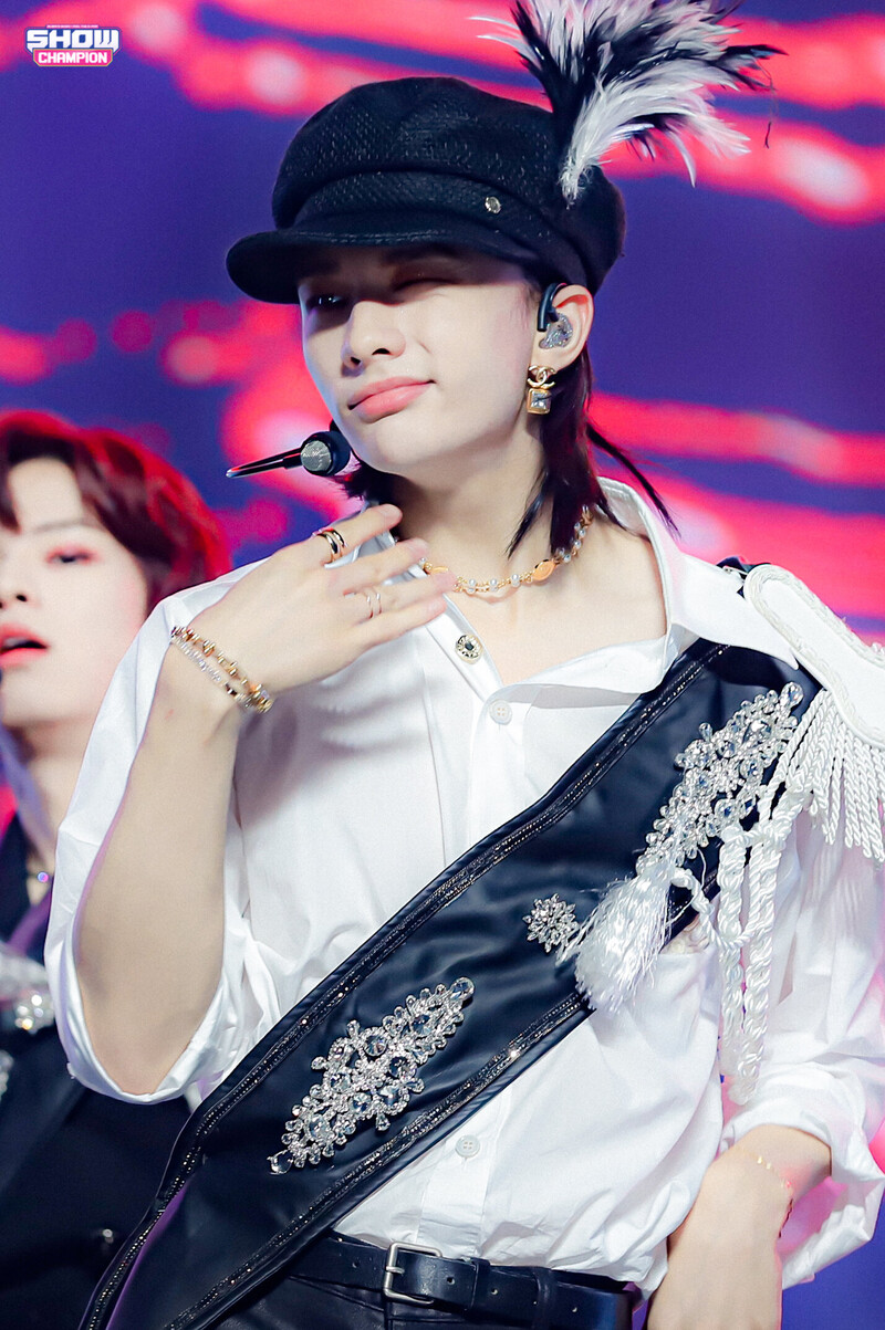 210901 Stray Kids Hyunjin - "Thunderous" at Show Champion documents 4