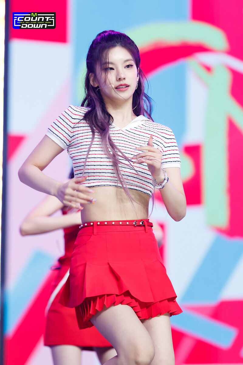 220728 ITZY Yeji - 'SNEAKERS' at M Countdown documents 2