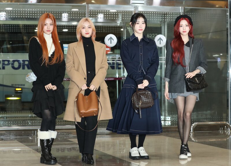231208 ITZY at Gimpo International Airport documents 1