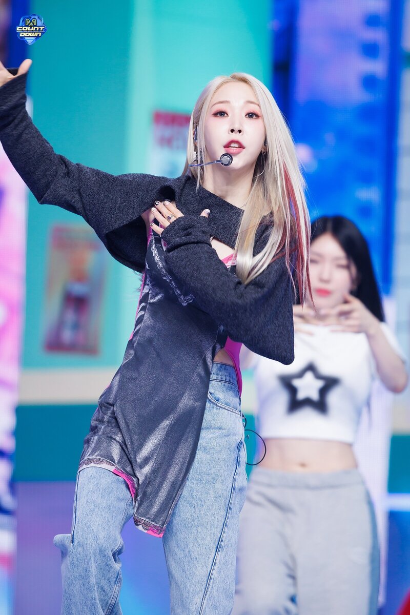 240208 Moon Byul - 'TOUCHIN&MOVIN' at M Countdown documents 13