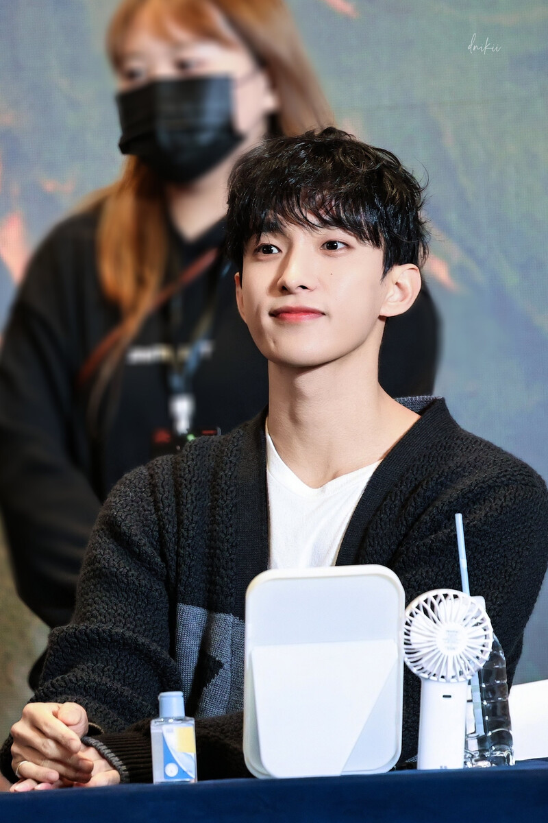 241229 SEVENTEEN DK - Yiziyhu Fansign Event in Shanghai documents 3