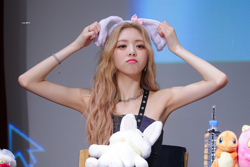 220724 ITZY Yuna - Fansign Event documents 6