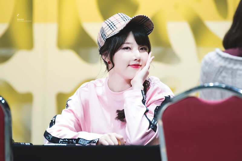 180503 GFRIEND Yerin at 'Time for the moon night' Sangam Fansign documents 6