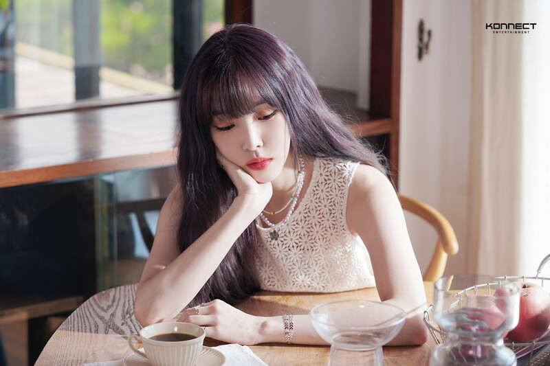 220930 Konnect Naver Post - Yuju - 'Evening' Behind documents 11