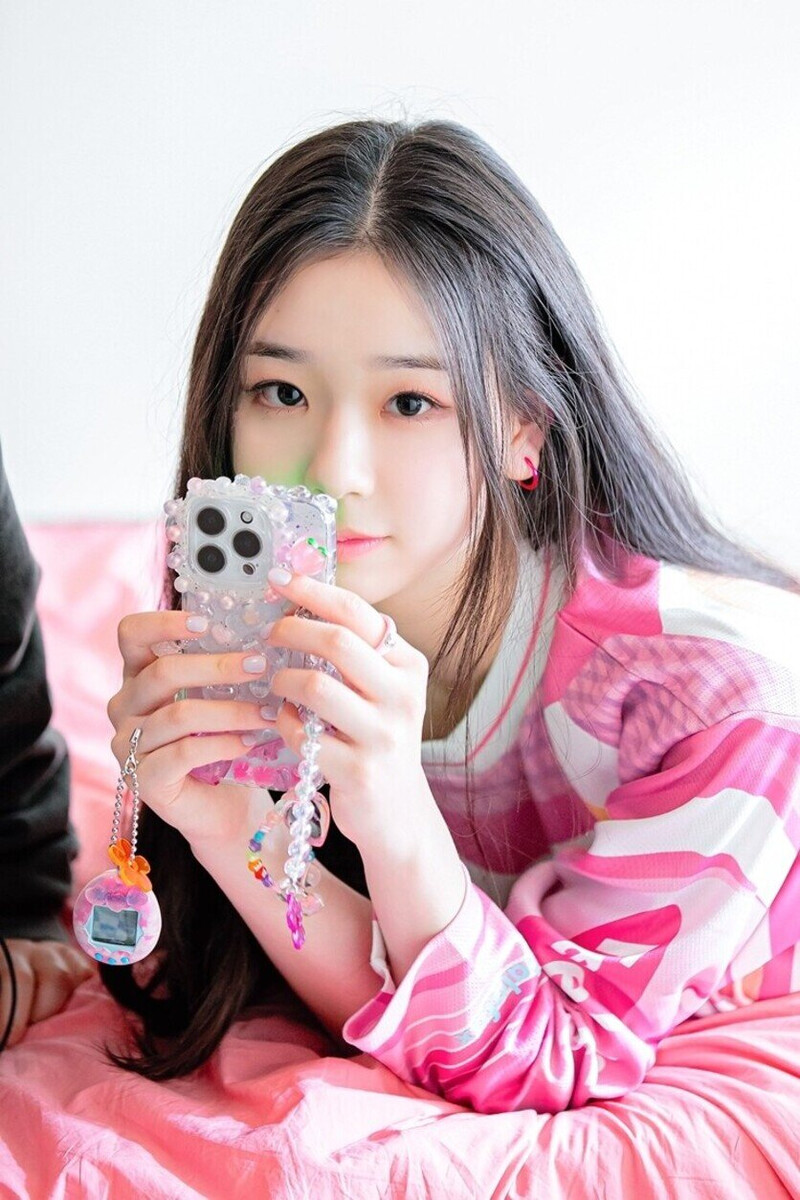 230504 Melon Magazine - +(KR)ystal Eyes - "Cherry Talk" Music Video Filming Behind documents 14