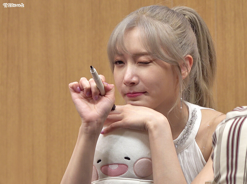 180826 Laboum Soyeon TCC Art Center Fansign documents 8