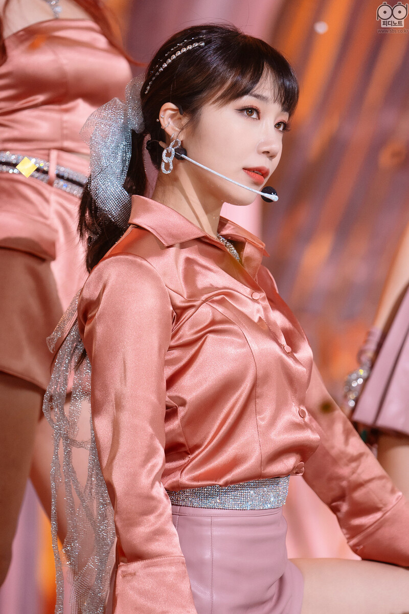 220220 Apink Eunji - 'Dilemma' at Inkigayo documents 1